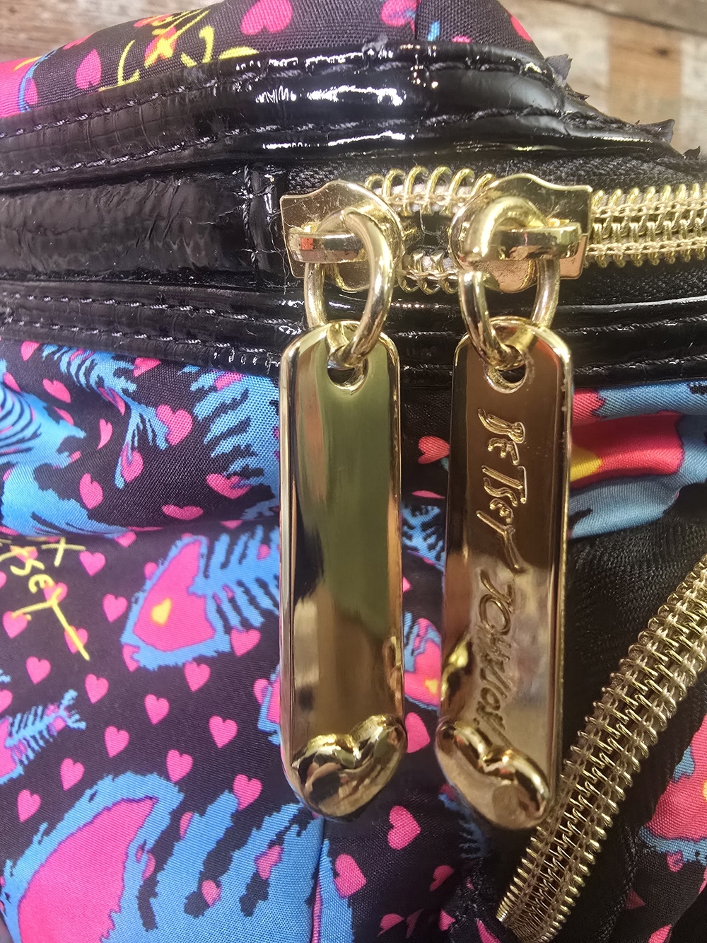 Betsey Johnson Fun & Flirty Hearts Lunch Bag / Lunchbox new without tags - Picture 3 of 5
